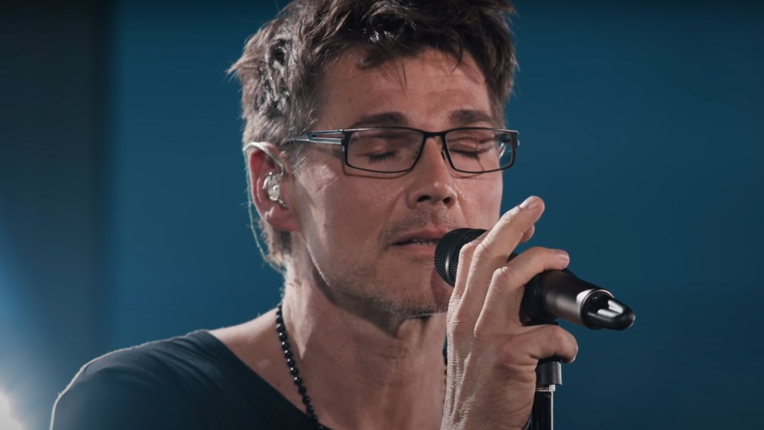 A-ha perform hauntingly beautiful acoustic version of their iconic hit 'Take On Me'