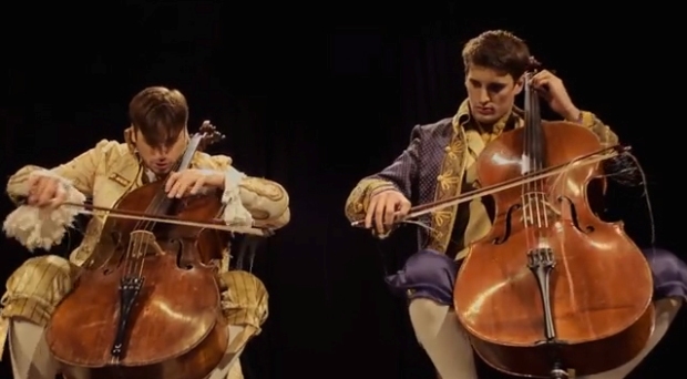 2 men with their Cellos cover AC/DC's Thunderstruck!
