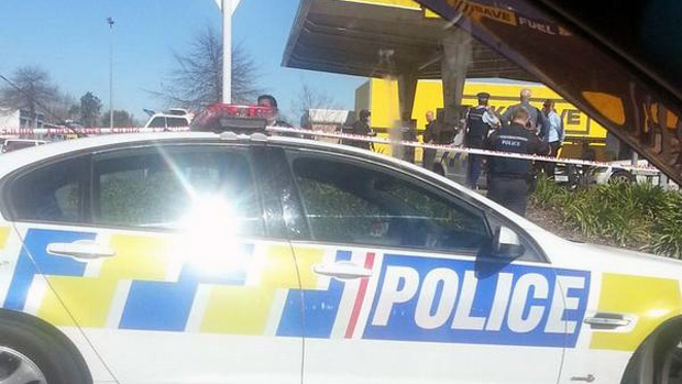Police at Mill Street Pak'n'Save (Glen Tylee)