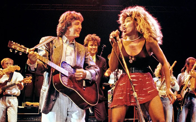 Singer Go Back Legendary 'Get Back' Performance