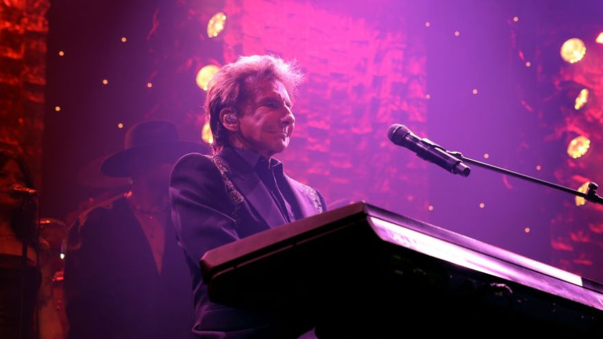 Barry Manilow reflects on 60 Years in music