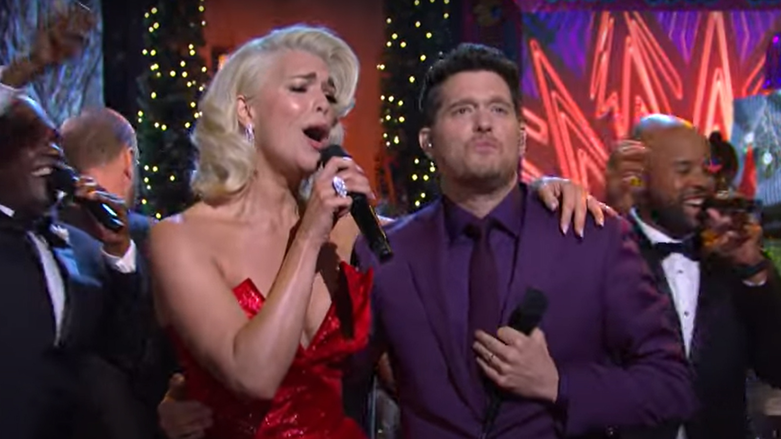 Ted Lasso star Hannah Waddingham steals the show with powerhouse cover at Michael Bublé's Christmas in the City