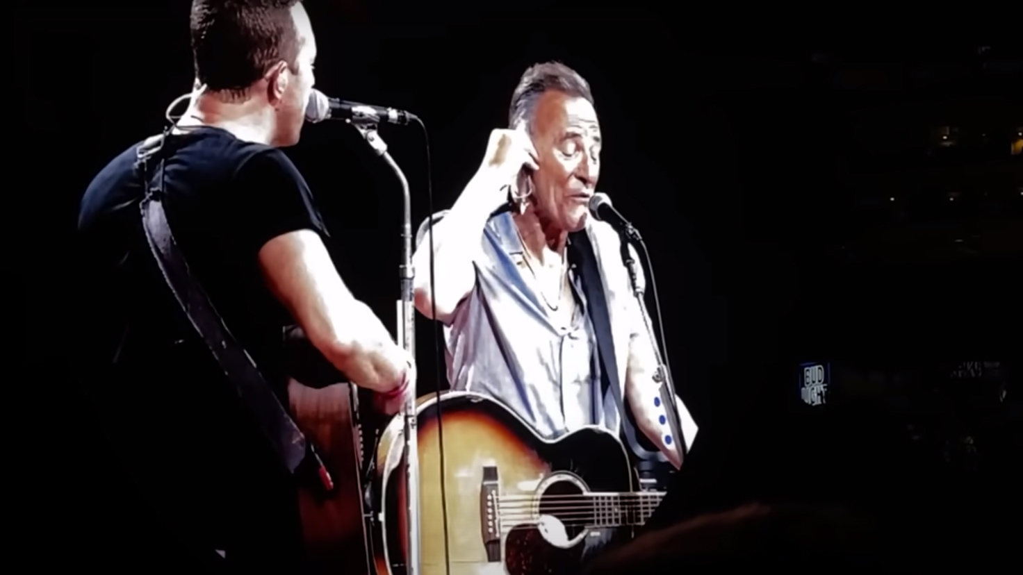 Bruce Springsteen joins Coldplay on stage for amazing acoustic cover of ...
