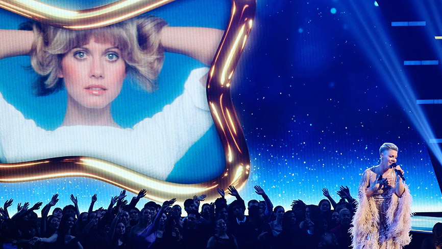 Pink performs rousing rendition of 'Hopelessly Devoted to You' in tribute to Olivia Newton-John at the 2022 AMAs