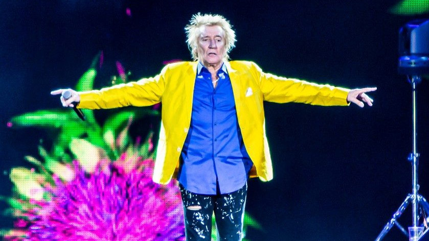 Rod Stewart pays heartfelt tribute to Ukraine with powerful live rendition of 'Rhythm of My Heart'