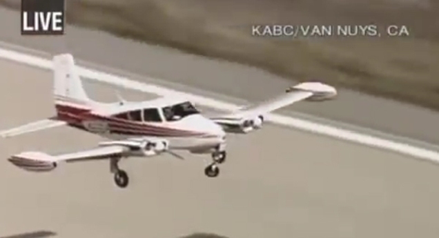 Pilot pulls off brilliant emergency landing live on TV