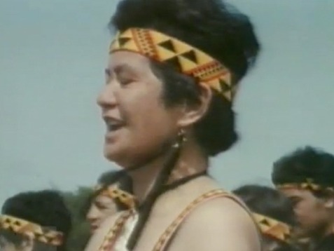 Patea Maori Club: Poi E