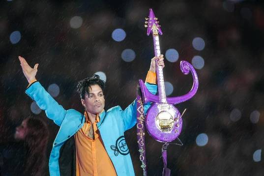 Prince: Incredible Live Performance of Purple Rain