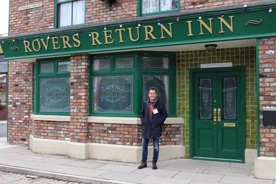 Lorna chats with Mike Hosking about his Coronation St visit