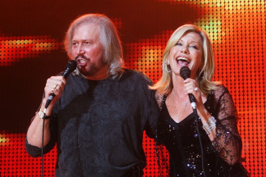 Barry Gibb and Olivia Newton-John: Islands in the Stream