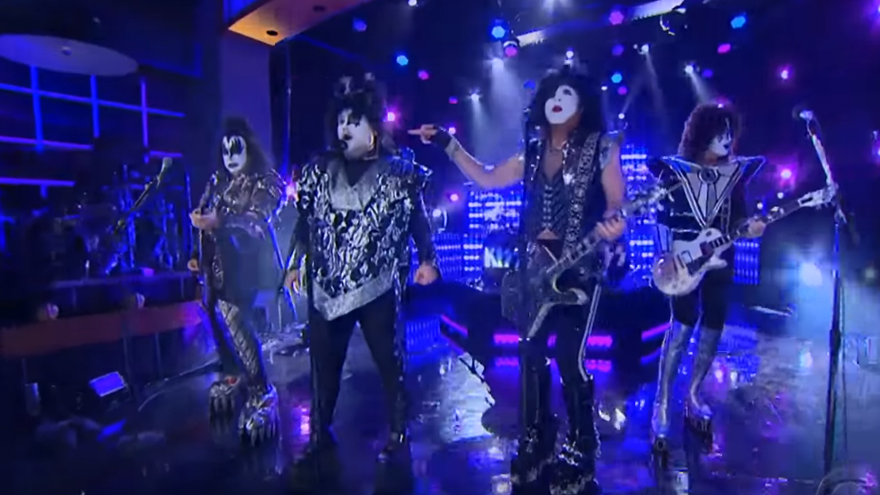 James Corden covers Kiss 