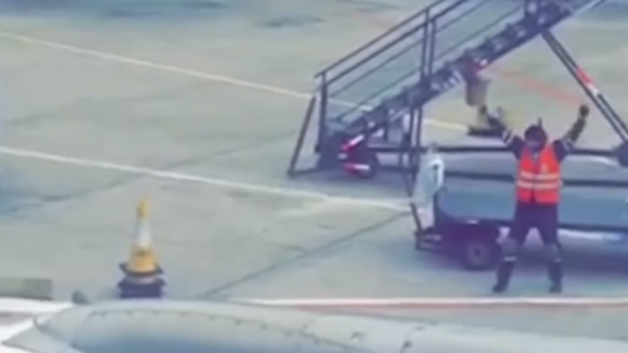 This airport worker really loves his job!