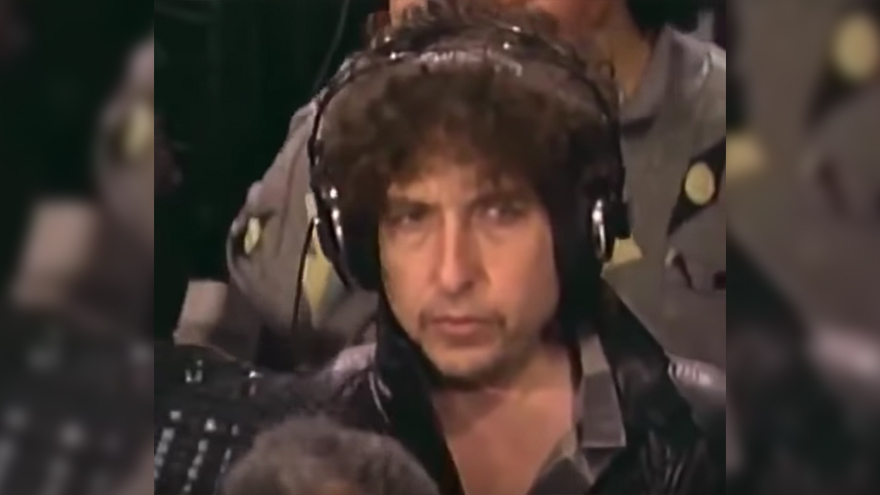 Watch Bob Dylan's hilarious moment of confusion while recording 'We Are ...