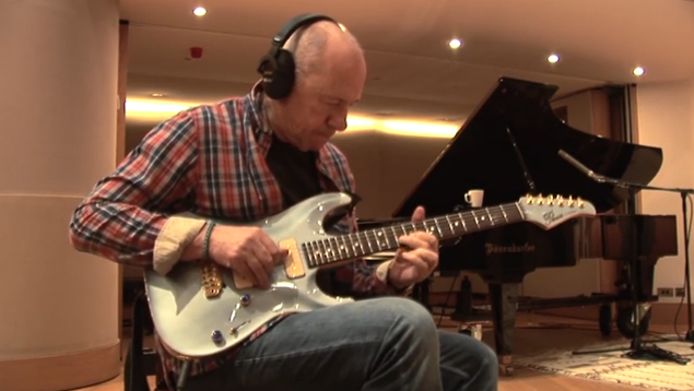 Mark Knopfler performs spine-tingling rendition of the 'Last Post' in memory of WWI heroes