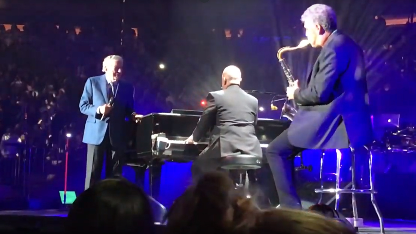 Tony Bennett joins Billy Joel on stage for EPIC duet of 'New York State Of Mind'