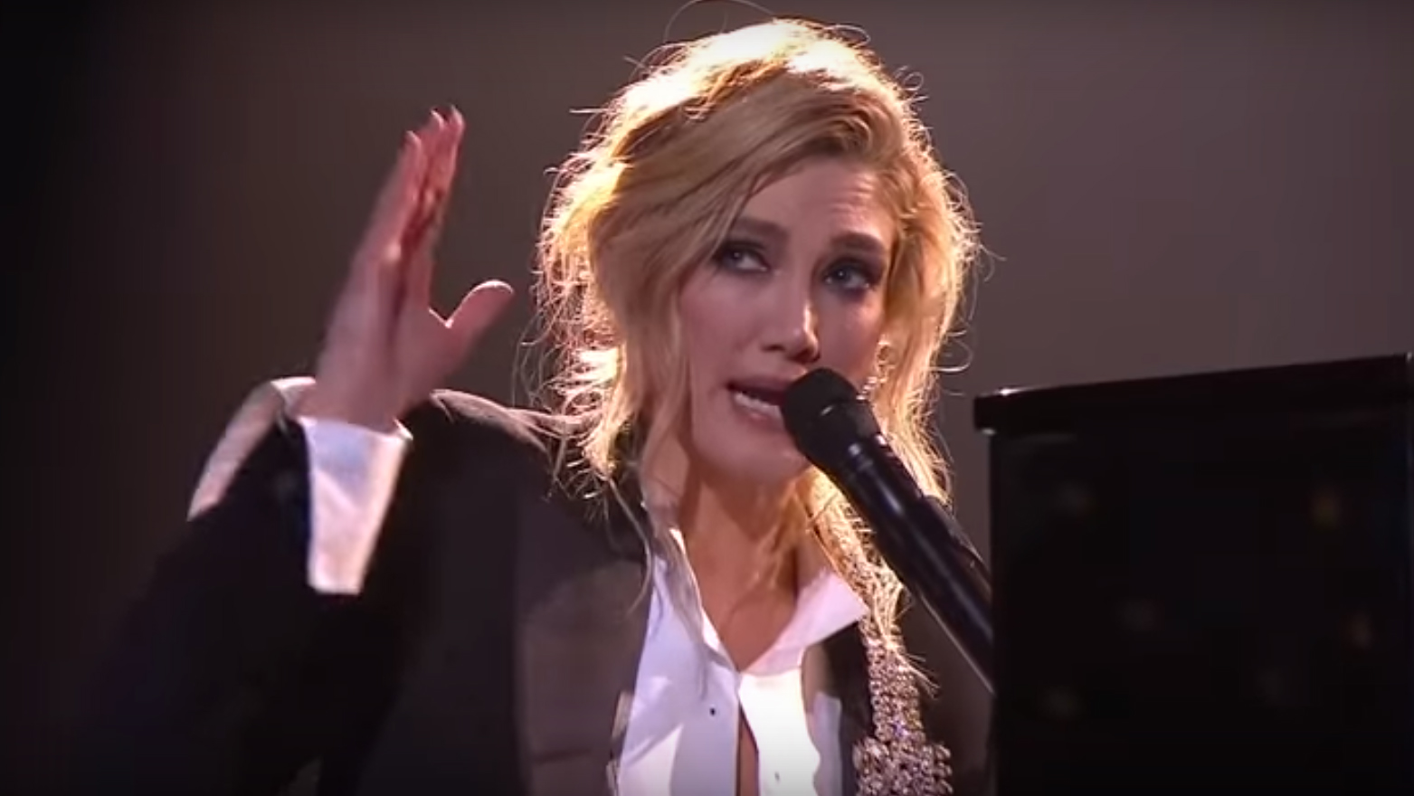 Delta Goodrem belts out EPIC cover of Olivia Newton-John's 'Physical' during Logies medley