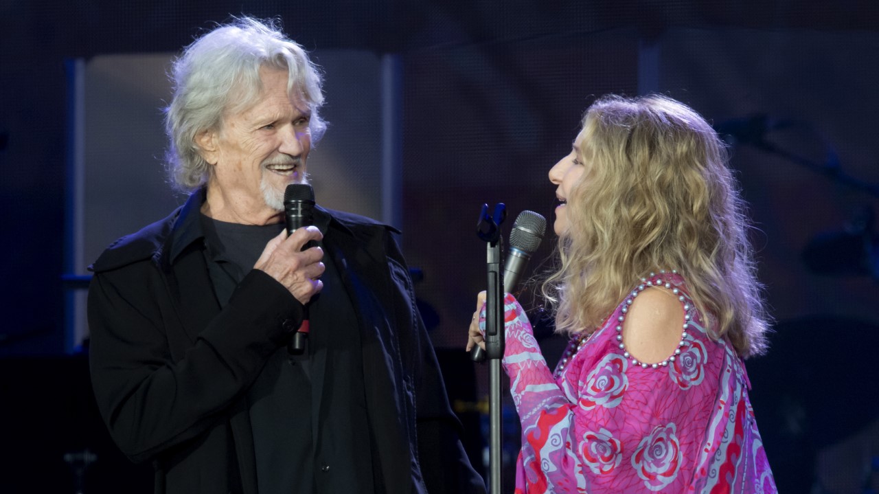 Live for the first time ever! Babs and Kris perform A Star is Born duet