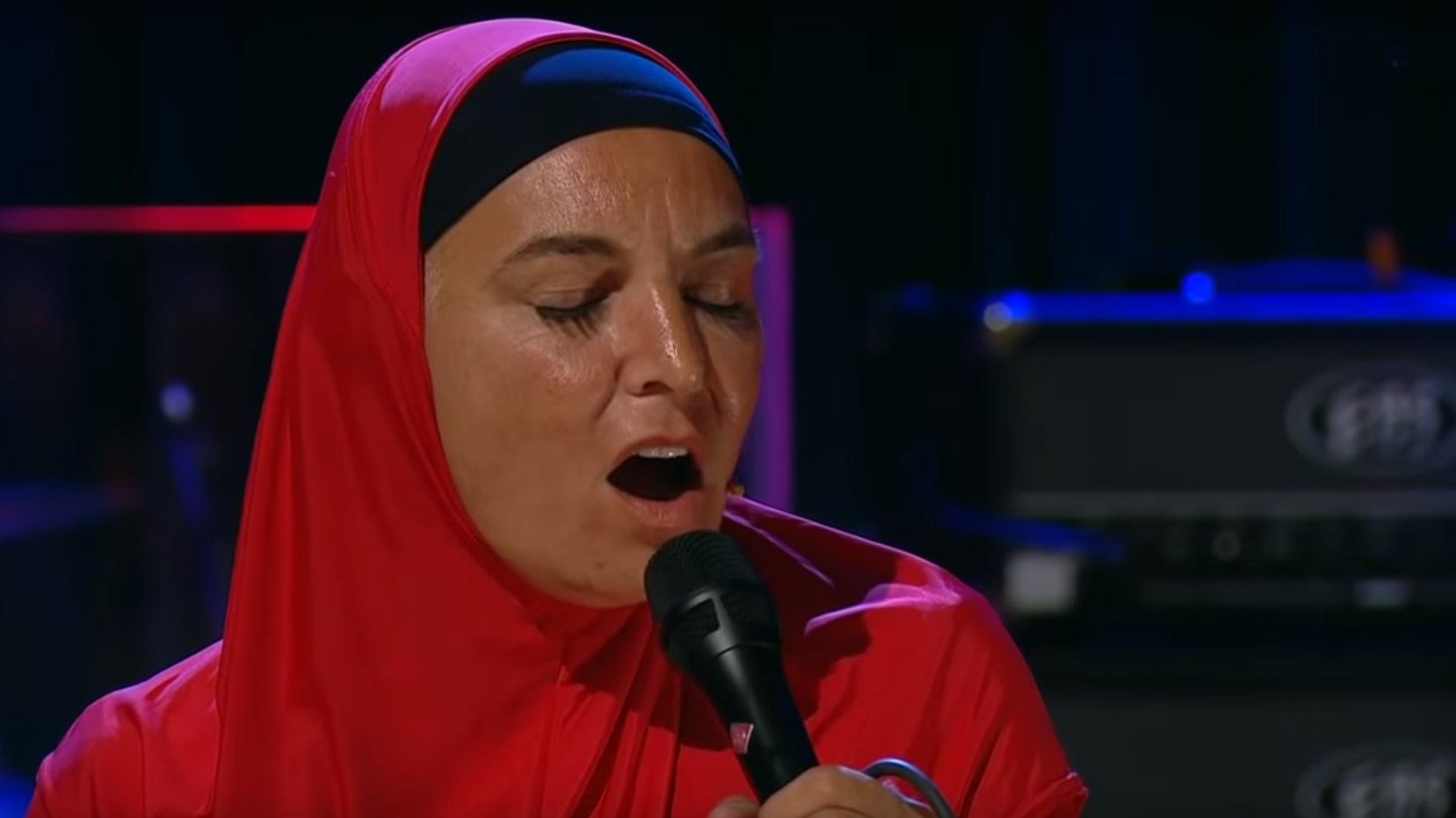 Sinéad O'Connor performs chilling rendition of iconic song 'Nothing Compares 2 U' in tribute to Prince
