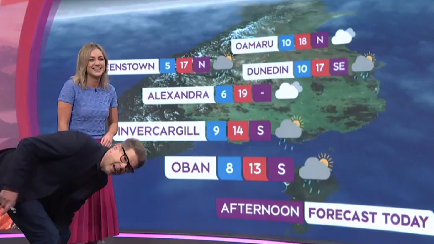 Jenny-May Clarkson and John Campbell accidentally photobomb Breakfast's weather segment
