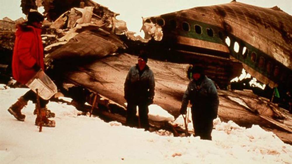 40 years on: Government and Air New Zealand apologise to family members over Erebus disaster