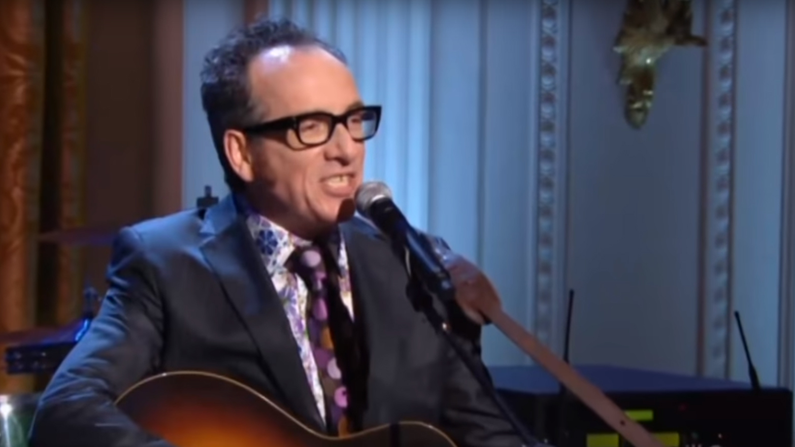 Elvis Costello performs impassioned live cover of the Beatles' classic 'Penny Lane'