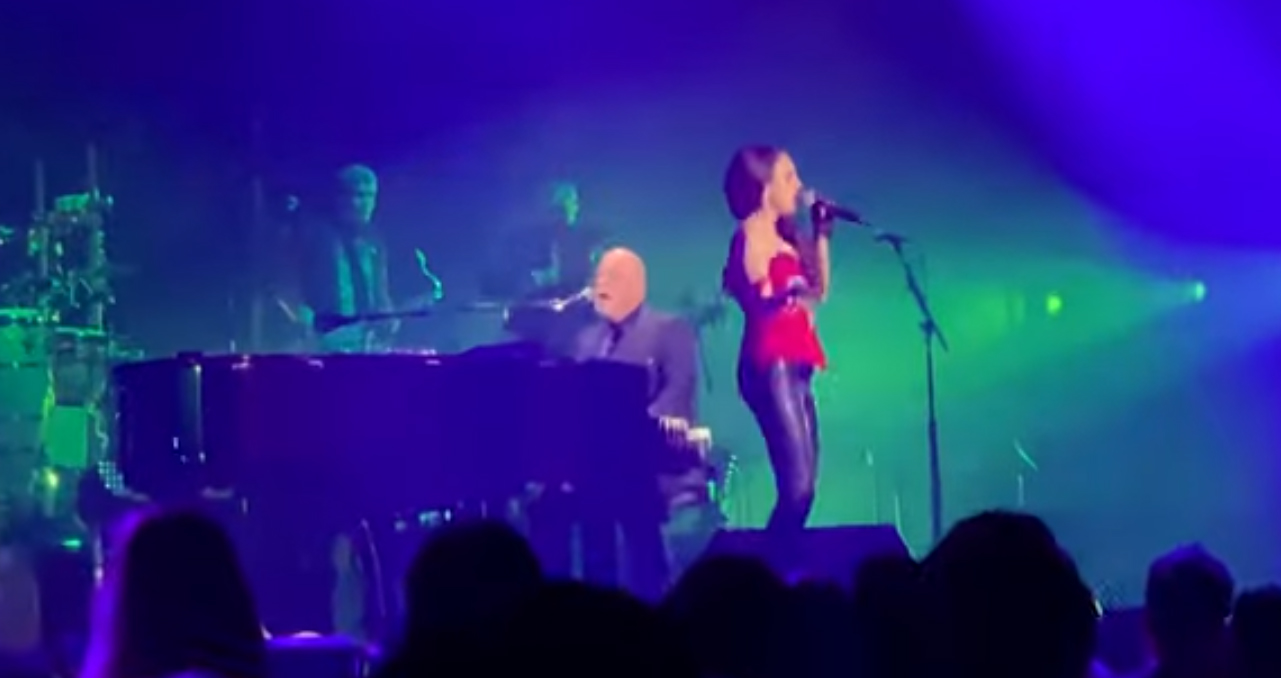 Billy Joel performs rock rendition of 'White Christmas' with his daughter