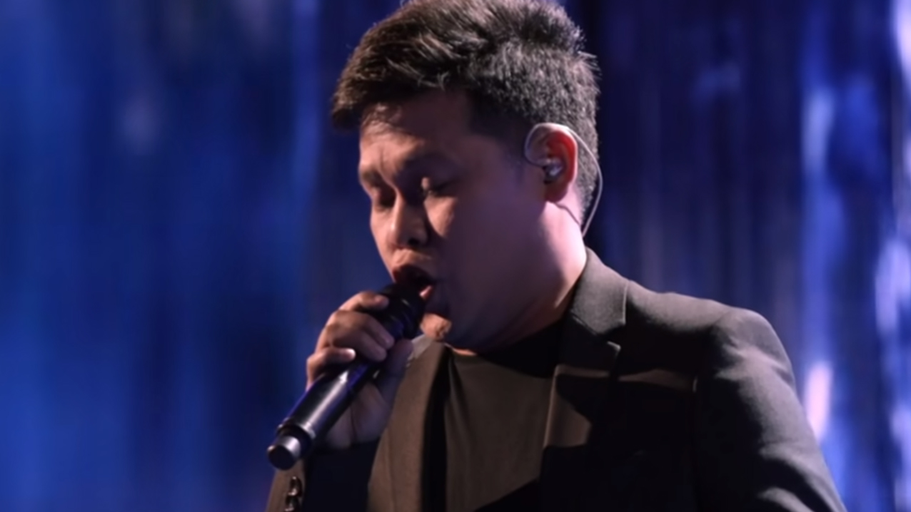 Man stuns singing Celine Dion and Andrea Bocelli's duet all by himself on America's Got Talent