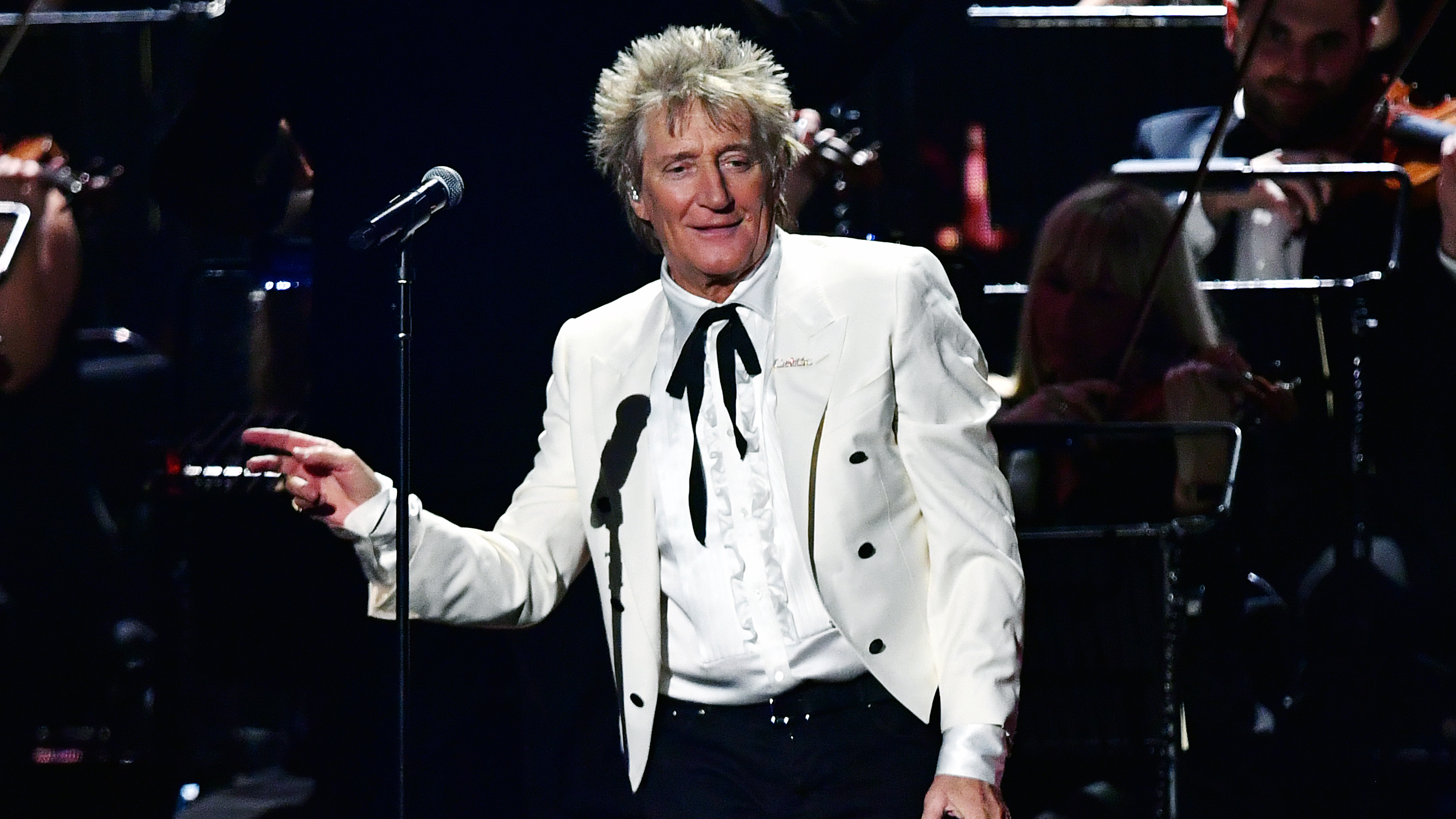 Rod Stewart closes the Brit Awards with stunning performance of 'I Don't Want To Talk About It'