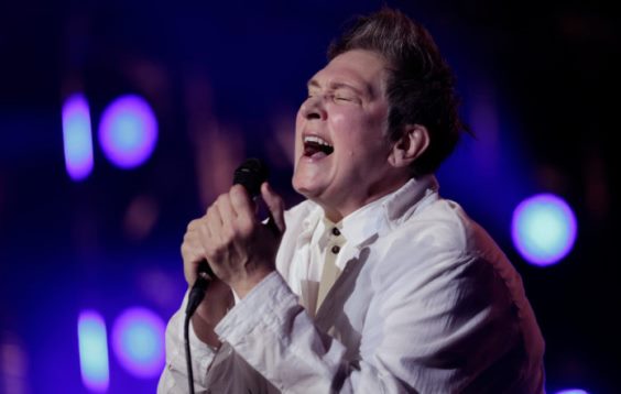k.d Lang performs a spine-tingling version of Leonard Cohen's Hallelujah