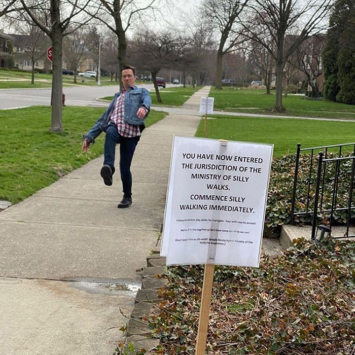 Here’s How People React To A Sign On The Sidewalk Telling Them To ‘Commence Silly Walking’