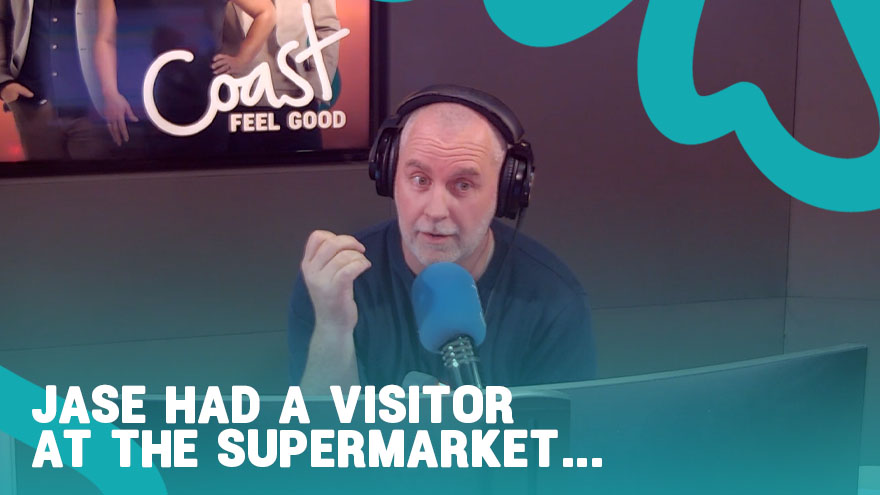 A live animal inside Jase's bag?!