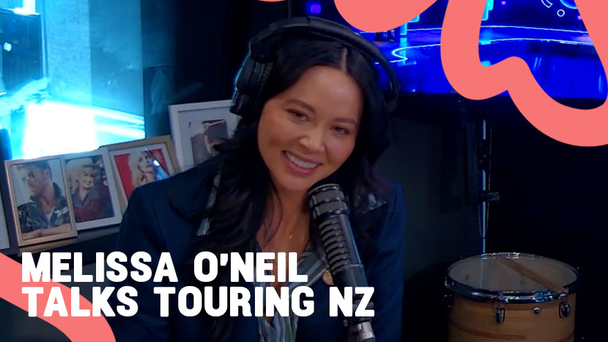 The Rookie star joins Toni, Jase and Sam