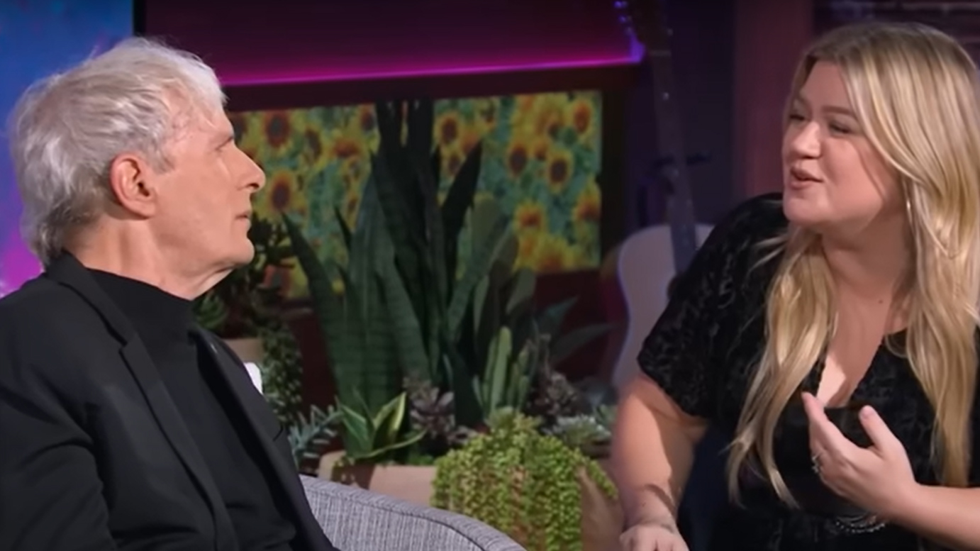 Michael Bolton and Kelly Clarkson perform powerful impromptu duet of 'How Am I Supposed to Live Without You'