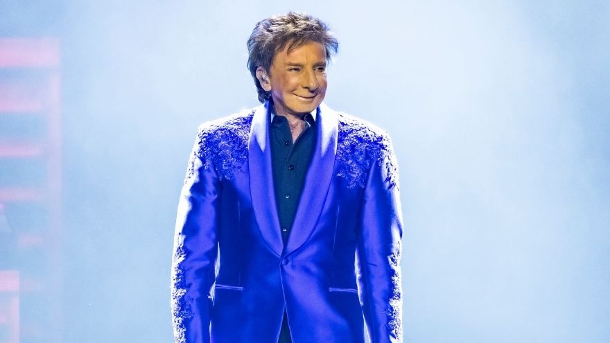 Barry Manilow shares uplifting health update