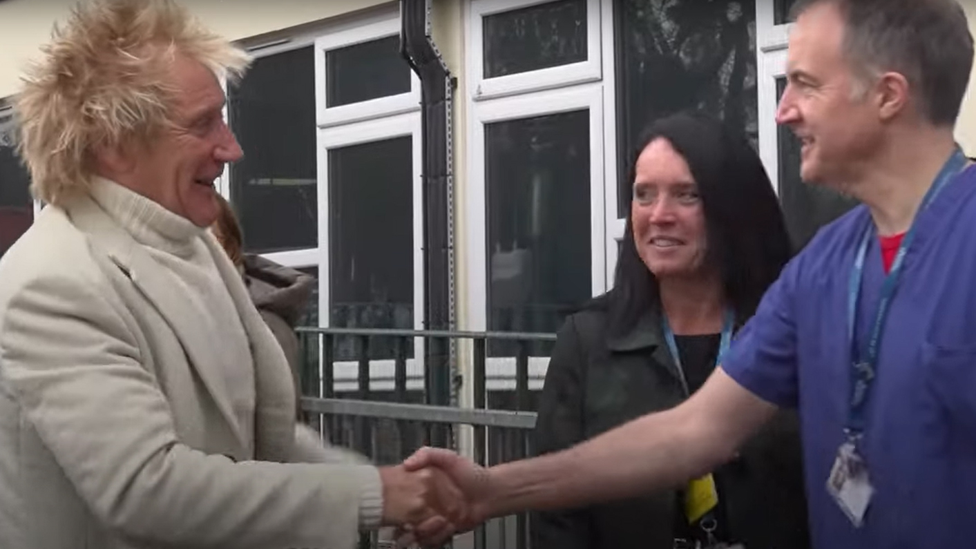 Rod Stewart keeps promise and visits NHS hospital to pay for patients' lifesaving scans