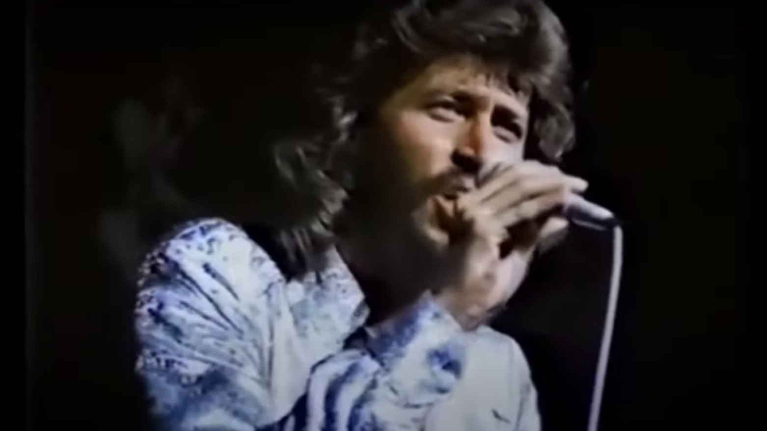Relive the beautiful moment Barry Gibb serenaded his wife Linda with cover of 'Words'