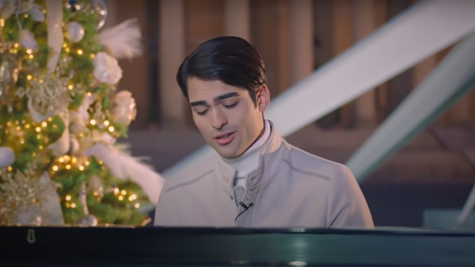 Andrea Bocelli's son Matteo performs beautiful live cover of Bing Crosby’s 'White Christmas'