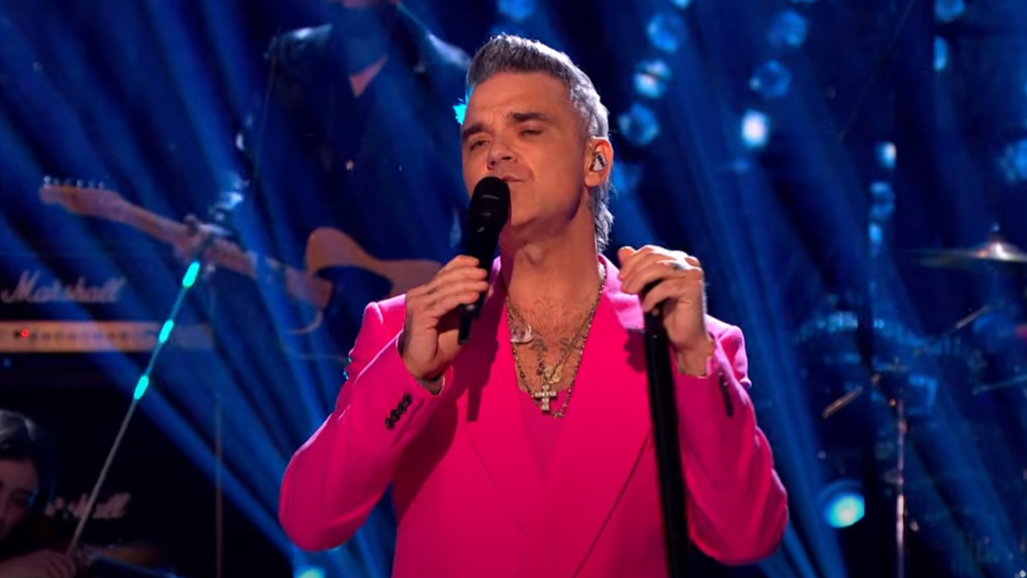 Robbie Williams performs beautiful orchestral rendition of 'She's The One' live on Strictly Come Dancing