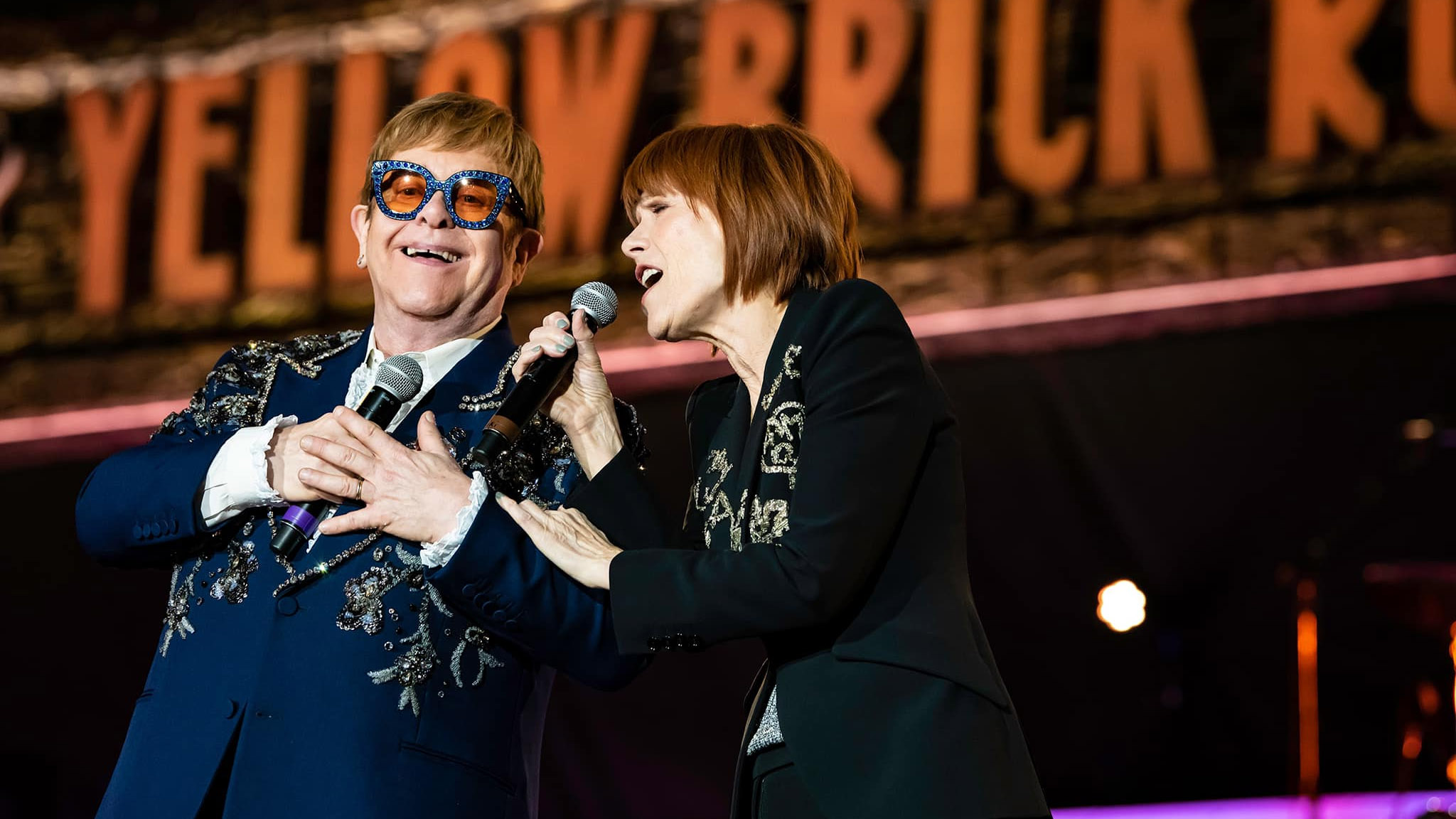 Kiki Dee joins Elton John for special rendition of 'Don't Go Breaking My Heart' at his last ever American concert