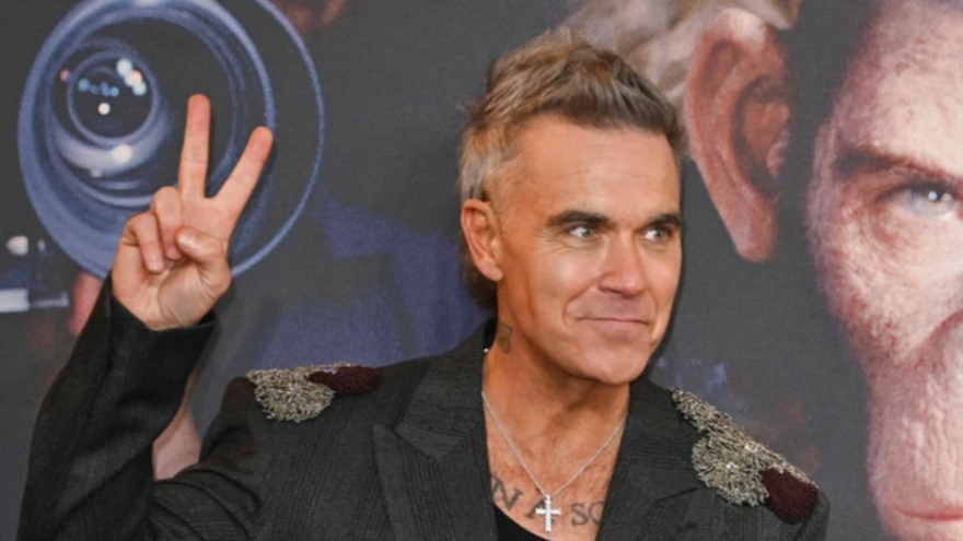 Robbie Williams signs with management team and teases 'new chapter'