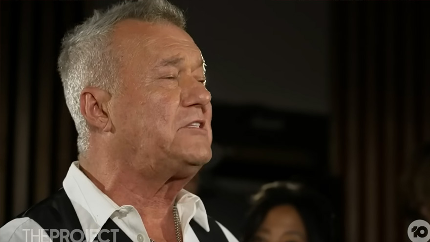 Jimmy Barnes performs 'The Bonnie Banks of Loch Lomond' in tribute to Jock Zonfrillo