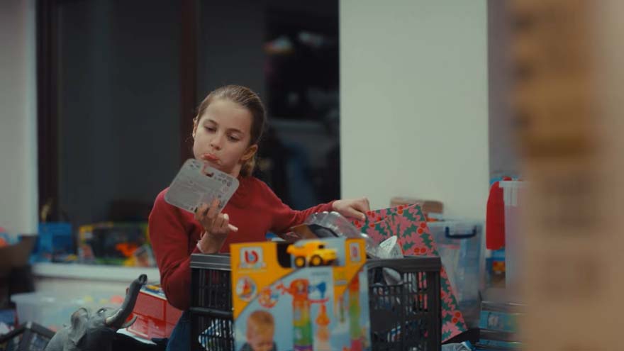 Kate Middleton and her children help out at baby bank