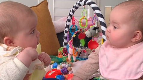 Sam Wallace shares another heartwarming update on his twin girls who are now five months old! - Vimarsana News