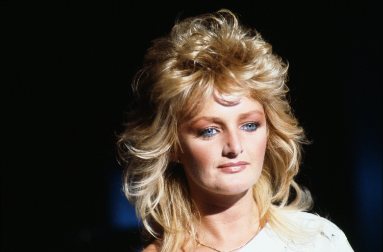 Bonnie Tyler undergoes emergency surgery