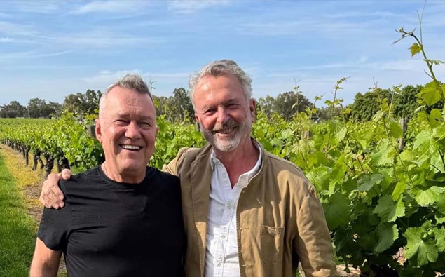 Jimmy Vs. Sam Jimmy Barnes shares snap with Sam Neill ahead of 'wild night' at Cold ...