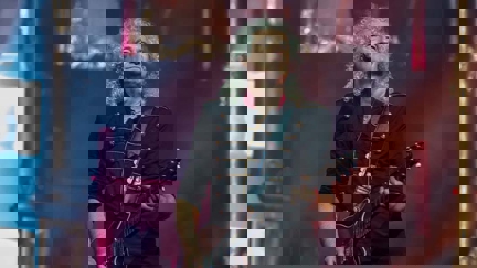 Queen’s Brian May struggles to play the Bohemian Rhapsody guitar riff on stage