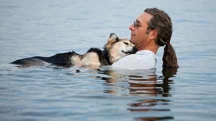 Man Whose Touching Photo With Arthritic Dog Went Viral Has a New Dog