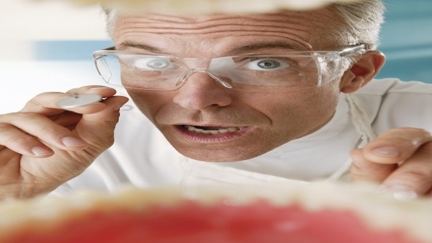 SECRETS YOUR DENTIST KNOWS BY LOOKING IN YOUR MOUTH: