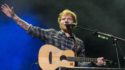 Ed Sheeran surprises fans by signing 'sauceographs'