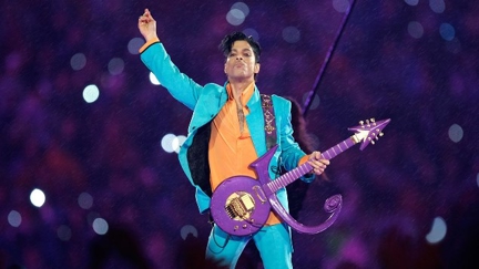 Prince's blistering live performance of Purple Rain - IN the rain at the Superbowl!